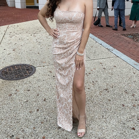 Formal dress - nude with white lace, US size 6 - Picture 1 of 2